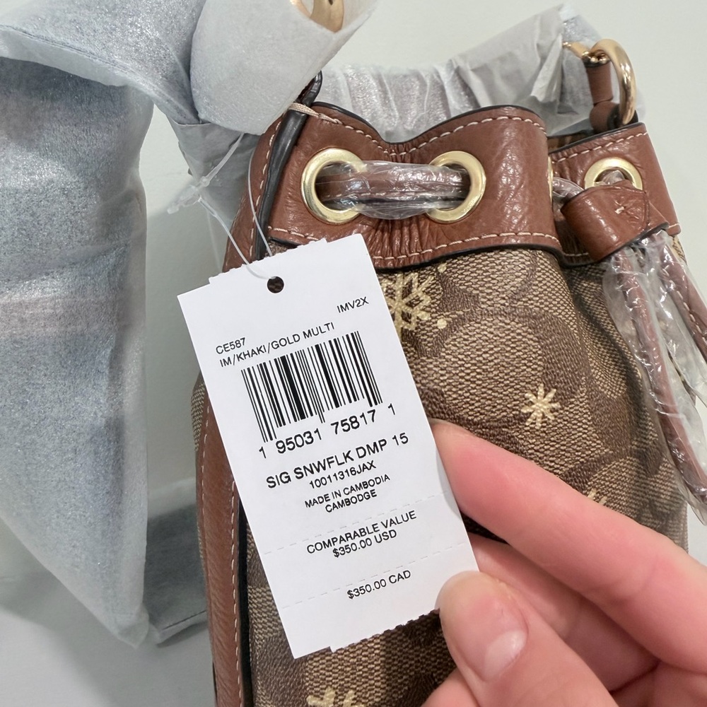 Coach Dempsey Drawstring Bucket Bag 15 In Signature Canvas With Snowflake Print. - Picture 5 of 5